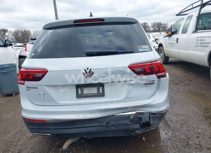 Photo 16 of 2018 Volkswagen Tiguan (VIN 3VV2B7AXXJM130732)