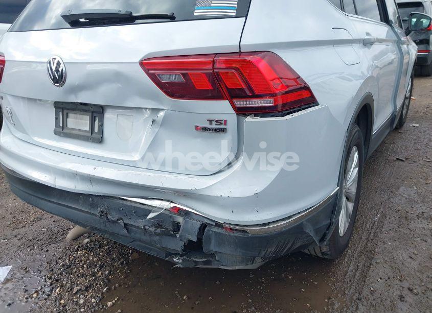 Photo 6 of 2018 Volkswagen Tiguan (VIN 3VV2B7AXXJM130732)