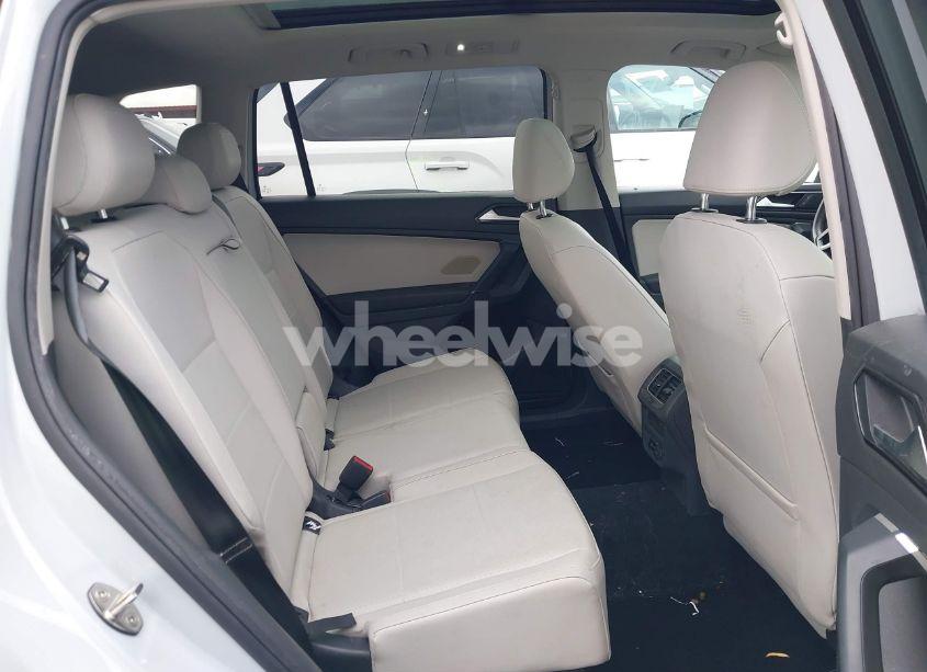 Photo 8 of 2018 Volkswagen Tiguan (VIN 3VV2B7AXXJM130732)