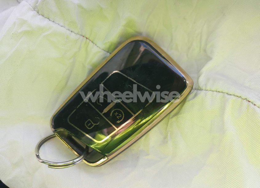 Photo 11 of 2018 Volkswagen Tiguan 2.0T SE/2.0T SEL (VIN 3VV2B7AXXJM131170)