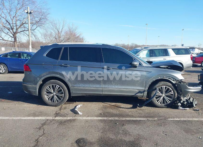 Photo 13 of 2018 Volkswagen Tiguan 2.0T SE/2.0T SEL (VIN 3VV2B7AXXJM131170)