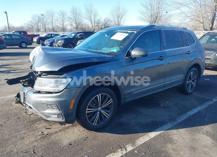 Photo 2 of 2018 Volkswagen Tiguan 2.0T SE/2.0T SEL (VIN 3VV2B7AXXJM131170)