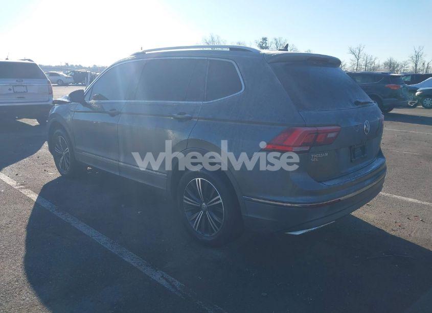 Photo 3 of 2018 Volkswagen Tiguan 2.0T SE/2.0T SEL (VIN 3VV2B7AXXJM131170)