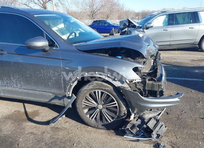 Photo 6 of 2018 Volkswagen Tiguan 2.0T SE/2.0T SEL (VIN 3VV2B7AXXJM131170)