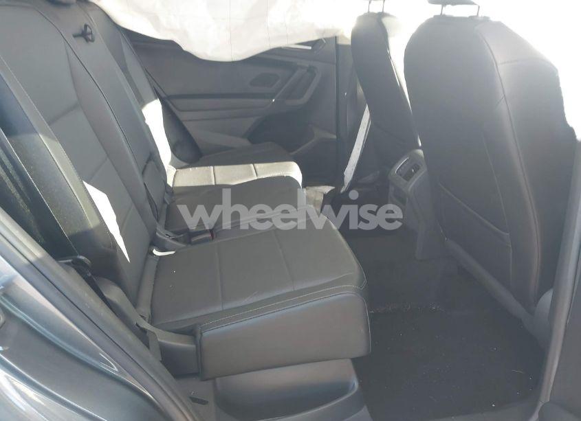 Photo 8 of 2018 Volkswagen Tiguan 2.0T SE/2.0T SEL (VIN 3VV2B7AXXJM131170)