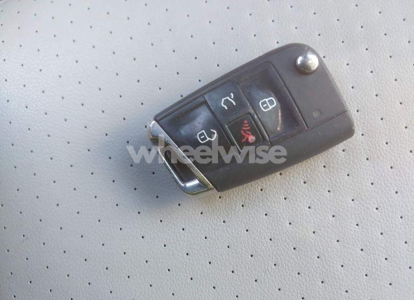 Photo 11 of 2018 Volkswagen Tiguan 2.0T SE/SEL (VIN 3VV2B7AXXJM157347)