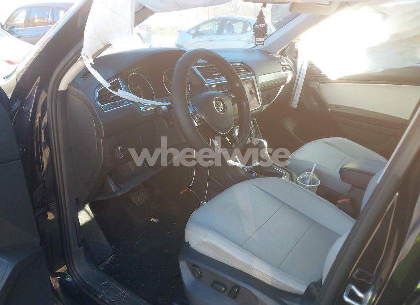 Photo 5 of 2018 Volkswagen Tiguan 2.0T SE/SEL (VIN 3VV2B7AXXJM157347)