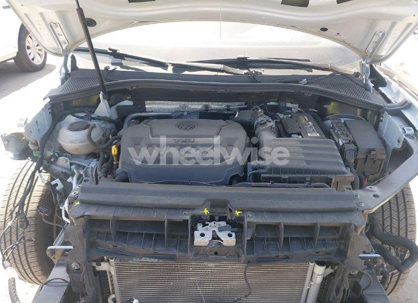 Photo 10 of 2018 Volkswagen Tiguan 2.0T SE/2.0T SEL (VIN 3VV2B7AXXJM168509)