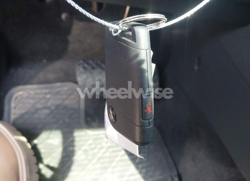 Photo 11 of 2018 Volkswagen Tiguan 2.0T SE/2.0T SEL (VIN 3VV2B7AXXJM168509)