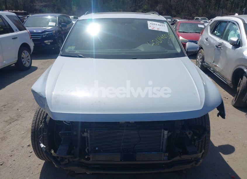 Photo 12 of 2018 Volkswagen Tiguan 2.0T SE/2.0T SEL (VIN 3VV2B7AXXJM168509)