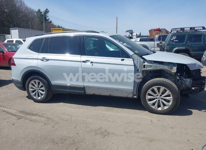 Photo 13 of 2018 Volkswagen Tiguan 2.0T SE/2.0T SEL (VIN 3VV2B7AXXJM168509)