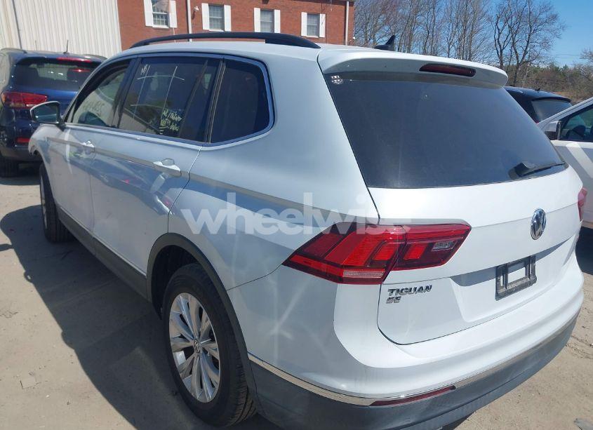 Photo 3 of 2018 Volkswagen Tiguan 2.0T SE/2.0T SEL (VIN 3VV2B7AXXJM168509)