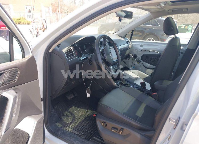 Photo 5 of 2018 Volkswagen Tiguan 2.0T SE/2.0T SEL (VIN 3VV2B7AXXJM168509)