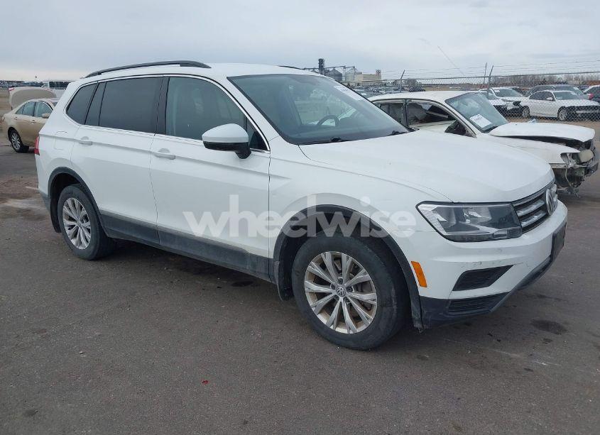 2018 Volkswagen Tiguan 2.0T SE/2.0T SEL (VIN 3VV2B7AXXJM179008) main photo