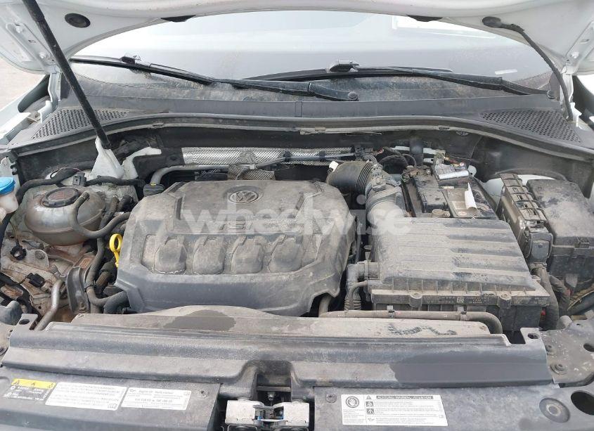 Photo 10 of 2018 Volkswagen Tiguan 2.0T SE/2.0T SEL (VIN 3VV2B7AXXJM179008)