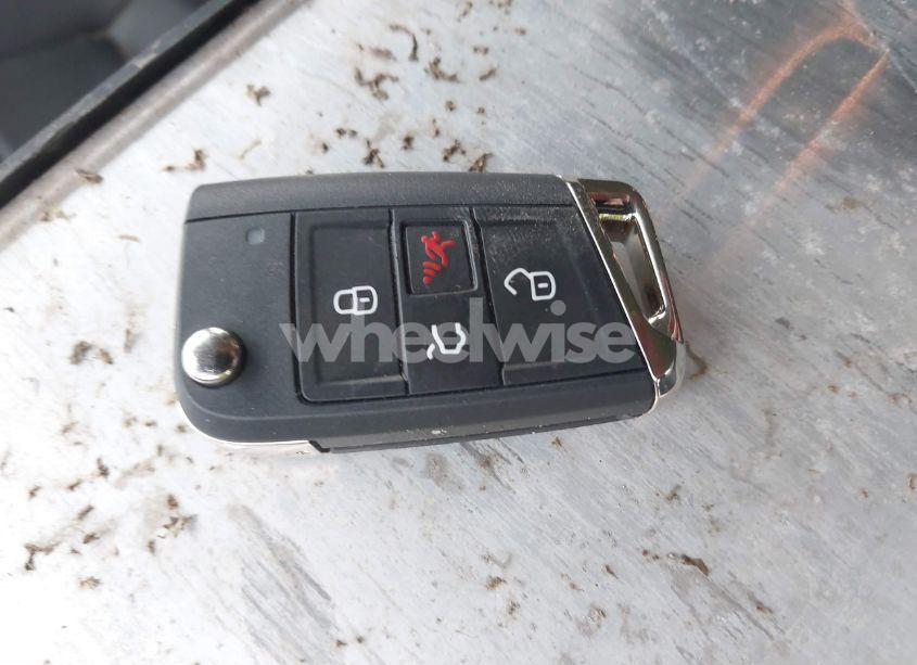 Photo 11 of 2018 Volkswagen Tiguan 2.0T SE/2.0T SEL (VIN 3VV2B7AXXJM179008)