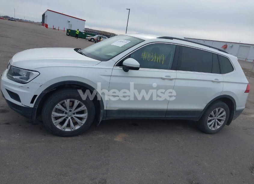 Photo 14 of 2018 Volkswagen Tiguan 2.0T SE/2.0T SEL (VIN 3VV2B7AXXJM179008)