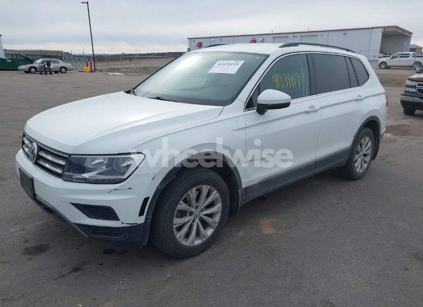 Photo 2 of 2018 Volkswagen Tiguan 2.0T SE/2.0T SEL (VIN 3VV2B7AXXJM179008)