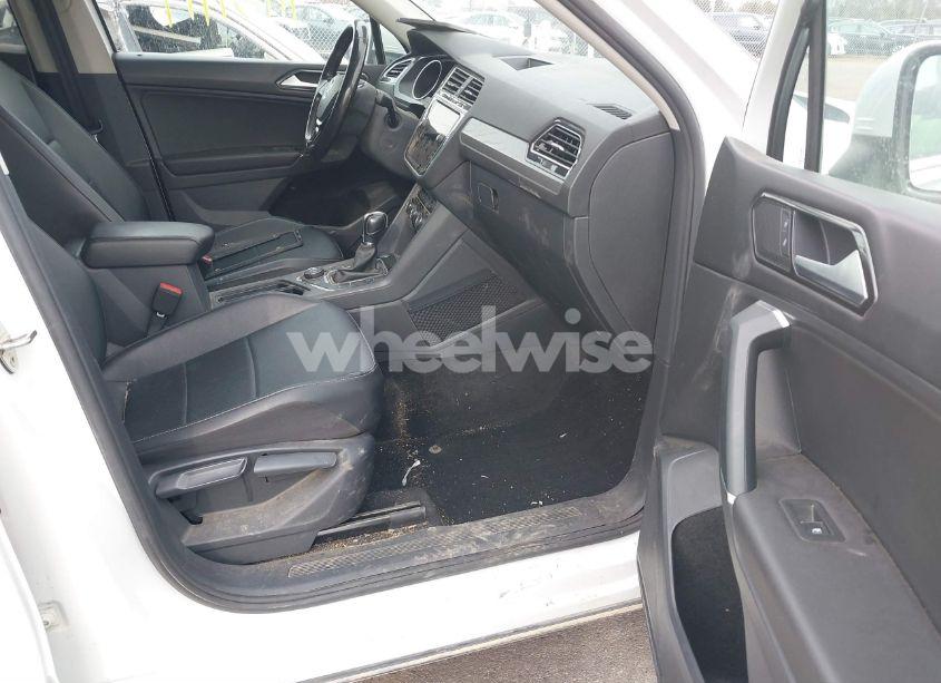 Photo 5 of 2018 Volkswagen Tiguan 2.0T SE/2.0T SEL (VIN 3VV2B7AXXJM179008)