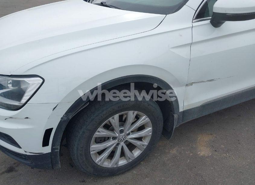 Photo 6 of 2018 Volkswagen Tiguan 2.0T SE/2.0T SEL (VIN 3VV2B7AXXJM179008)