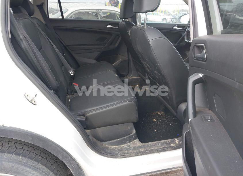 Photo 8 of 2018 Volkswagen Tiguan 2.0T SE/2.0T SEL (VIN 3VV2B7AXXJM179008)