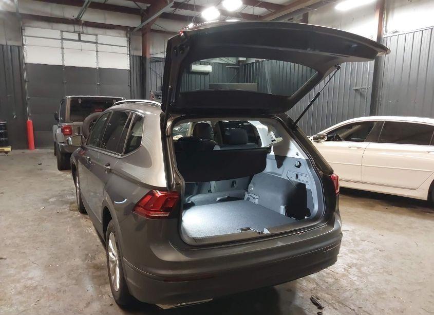 Photo 3 of 2019 Volkswagen Tiguan 2.0T SE/2.0T SEL/2.0T SEL R-LINE/2.0T SEL R-LINE BLACK (VIN 3VV2B7AXXKM050509)
