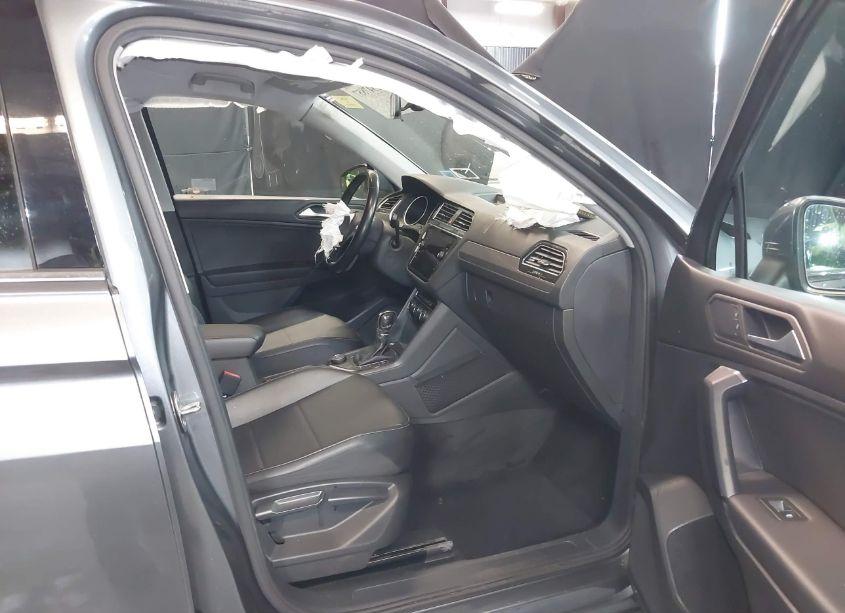 Photo 5 of 2019 Volkswagen Tiguan 2.0T SE/2.0T SEL/2.0T SEL R-LINE/2.0T SEL R-LINE BLACK (VIN 3VV2B7AXXKM050509)