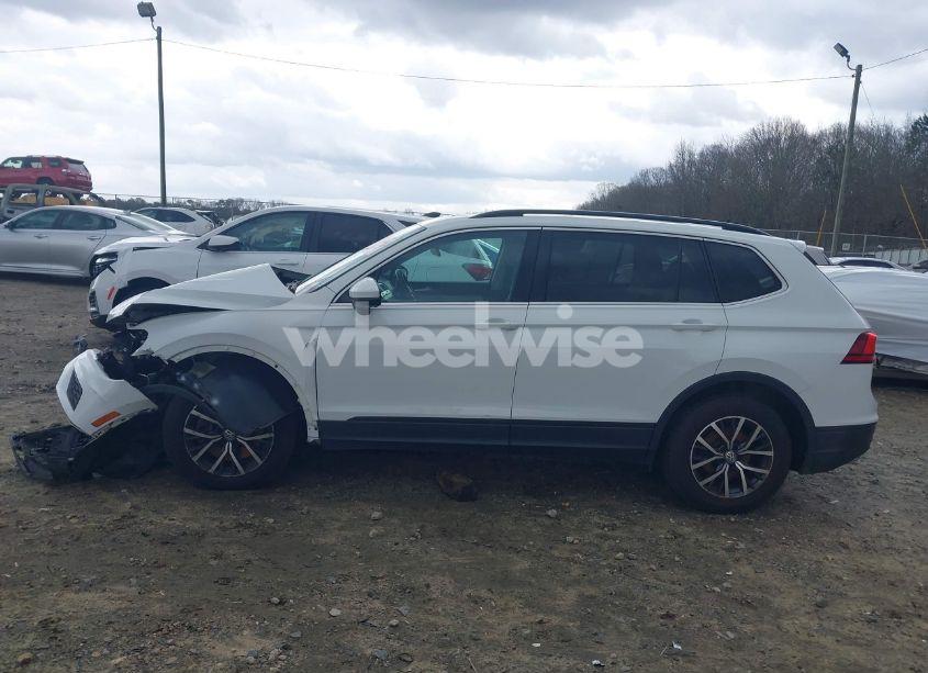 Photo 14 of 2019 Volkswagen Tiguan 2.0T SE/2.0T SEL/2.0T SEL R-LINE/2.0T SEL R-LINE BLACK (VIN 3VV2B7AXXKM055399)