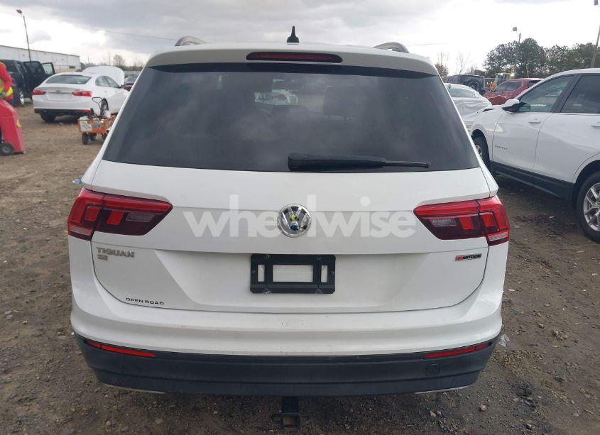 Photo 16 of 2019 Volkswagen Tiguan 2.0T SE/2.0T SEL/2.0T SEL R-LINE/2.0T SEL R-LINE BLACK (VIN 3VV2B7AXXKM055399)