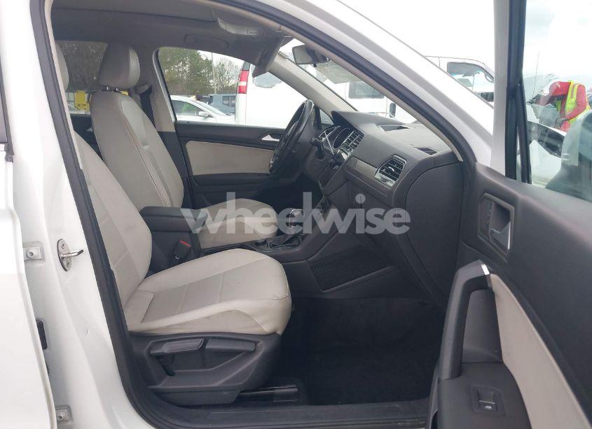 Photo 5 of 2019 Volkswagen Tiguan 2.0T SE/2.0T SEL/2.0T SEL R-LINE/2.0T SEL R-LINE BLACK (VIN 3VV2B7AXXKM055399)