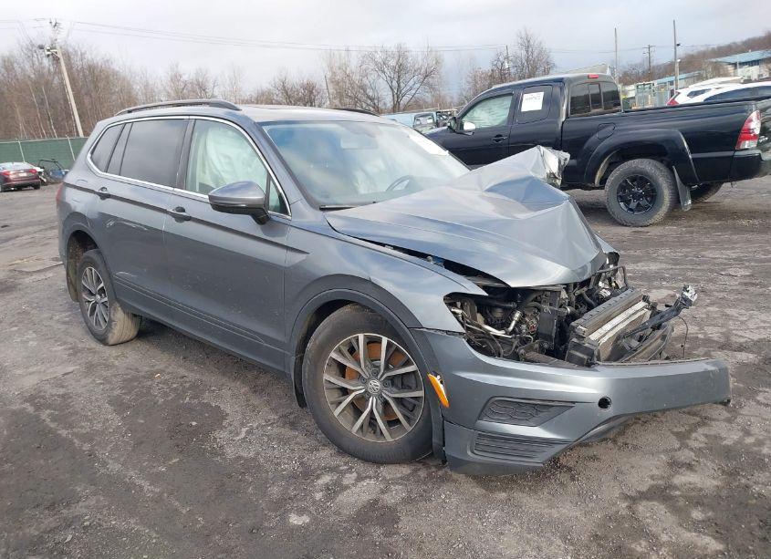 2019 Volkswagen Tiguan 2.0T SE/2.0T SEL/2.0T SEL R-LINE/2.0T SEL R-LINE BLACK (VIN 3VV2B7AXXKM069075) main photo