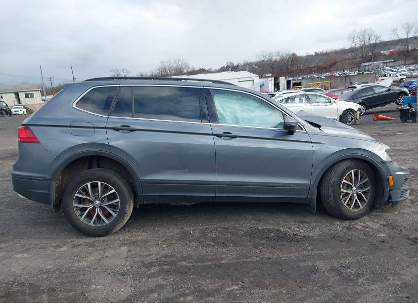 Photo 13 of 2019 Volkswagen Tiguan 2.0T SE/2.0T SEL/2.0T SEL R-LINE/2.0T SEL R-LINE BLACK (VIN 3VV2B7AXXKM069075)
