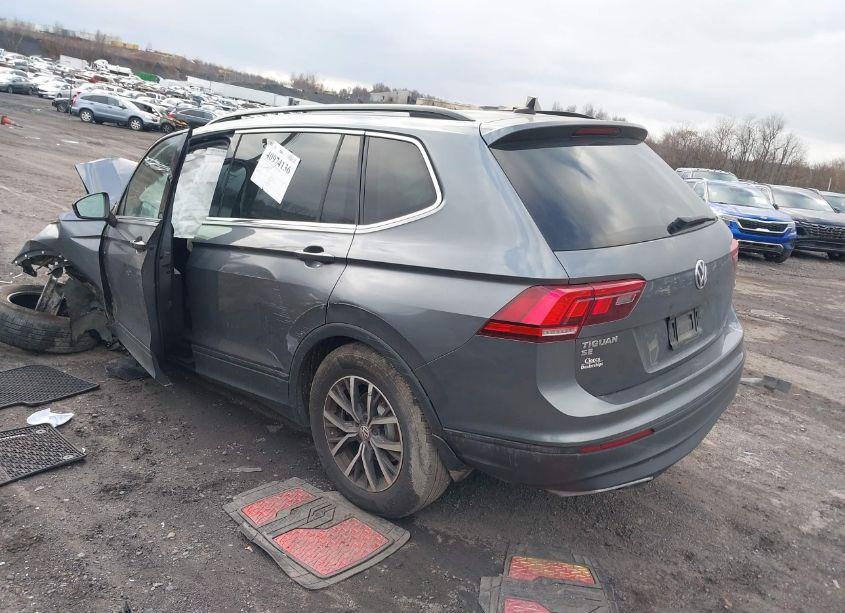 Photo 3 of 2019 Volkswagen Tiguan 2.0T SE/2.0T SEL/2.0T SEL R-LINE/2.0T SEL R-LINE BLACK (VIN 3VV2B7AXXKM069075)