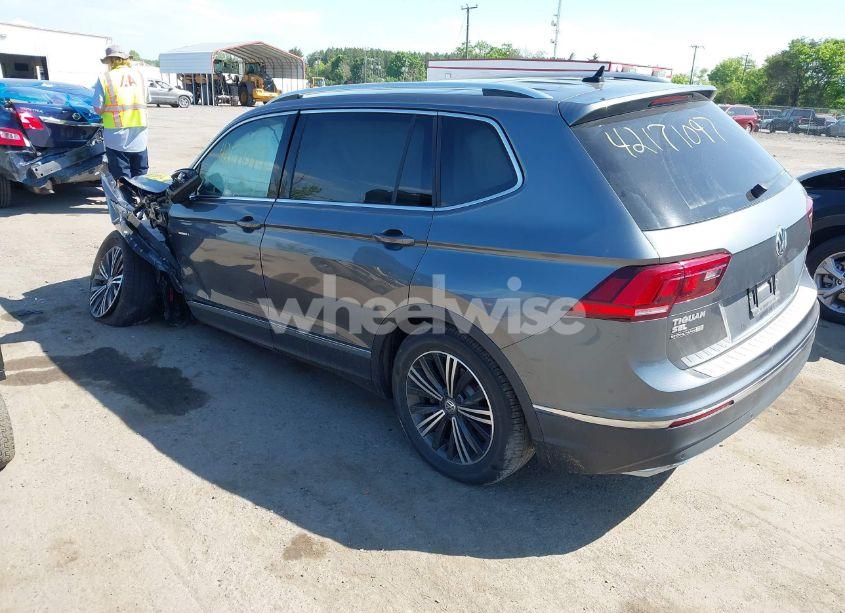 Photo 3 of 2019 Volkswagen Tiguan 2.0T SE/2.0T SEL/2.0T SEL R-LINE/2.0T SEL R-LINE BLACK (VIN 3VV2B7AXXKM084286)