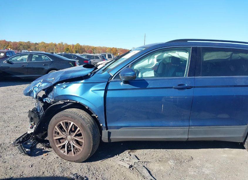 Photo 15 of 2019 Volkswagen Tiguan 2.0T SE/2.0T SEL/2.0T SEL R-LINE/2.0T SEL R-LINE BLACK (VIN 3VV2B7AXXKM126889)