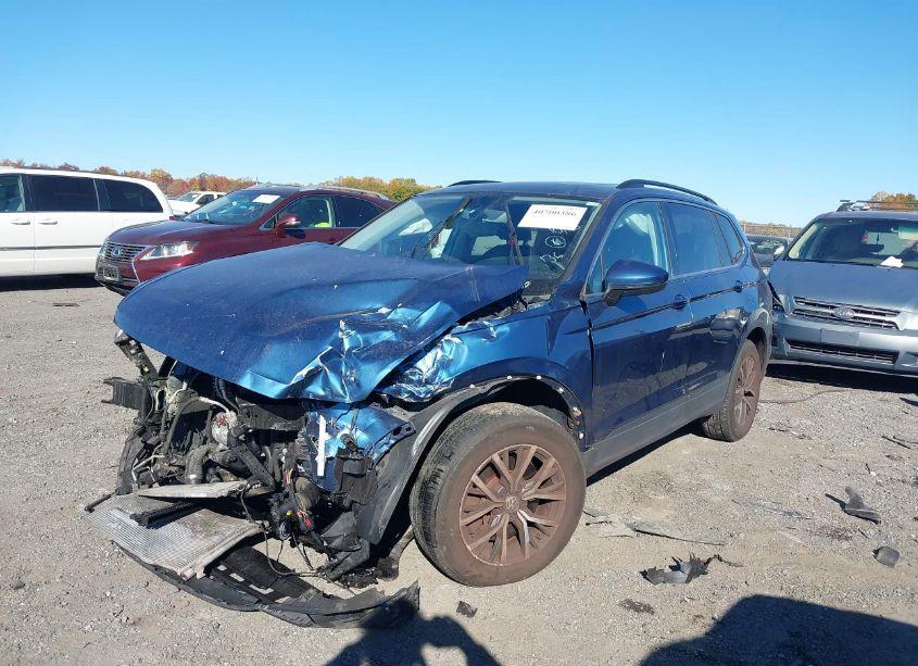 Photo 6 of 2019 Volkswagen Tiguan 2.0T SE/2.0T SEL/2.0T SEL R-LINE/2.0T SEL R-LINE BLACK (VIN 3VV2B7AXXKM126889)