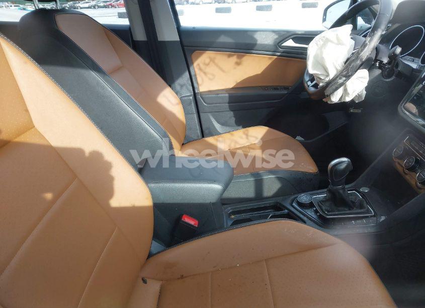 Photo 5 of 2019 Volkswagen Tiguan (VIN 3VV2B7AXXKM138024)