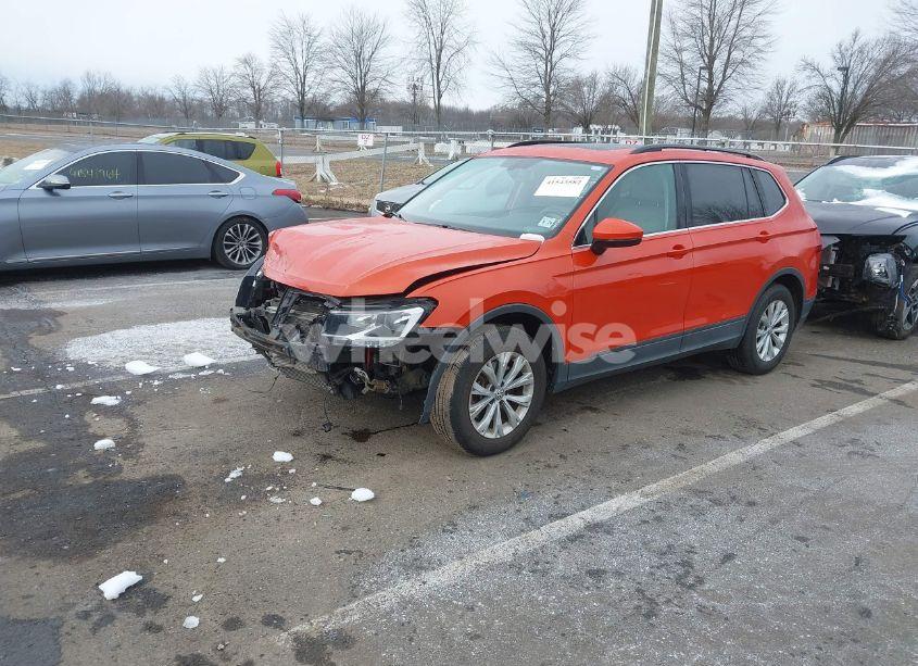 Photo 2 of 2019 Volkswagen Tiguan 2.0T SE/2.0T SEL/2.0T SEL R-LINE/2.0T SEL R-LINE BLACK (VIN 3VV2B7AXXKM146446)