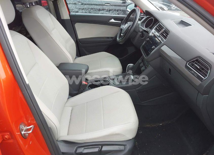 Photo 5 of 2019 Volkswagen Tiguan 2.0T SE/2.0T SEL/2.0T SEL R-LINE/2.0T SEL R-LINE BLACK (VIN 3VV2B7AXXKM146446)