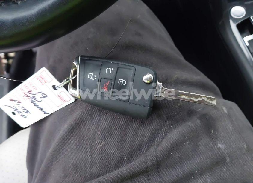 Photo 11 of 2019 Volkswagen Tiguan 2.0T SE/2.0T SEL/2.0T SEL R-LINE/2.0T SEL R-LINE BLACK (VIN 3VV2B7AXXKM161660)