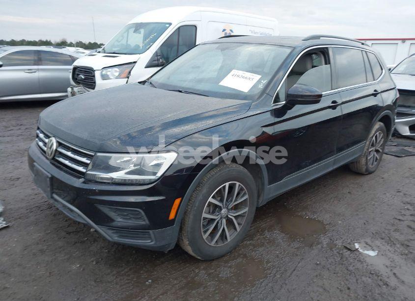 Photo 2 of 2019 Volkswagen Tiguan 2.0T SE/2.0T SEL/2.0T SEL R-LINE/2.0T SEL R-LINE BLACK (VIN 3VV2B7AXXKM161660)