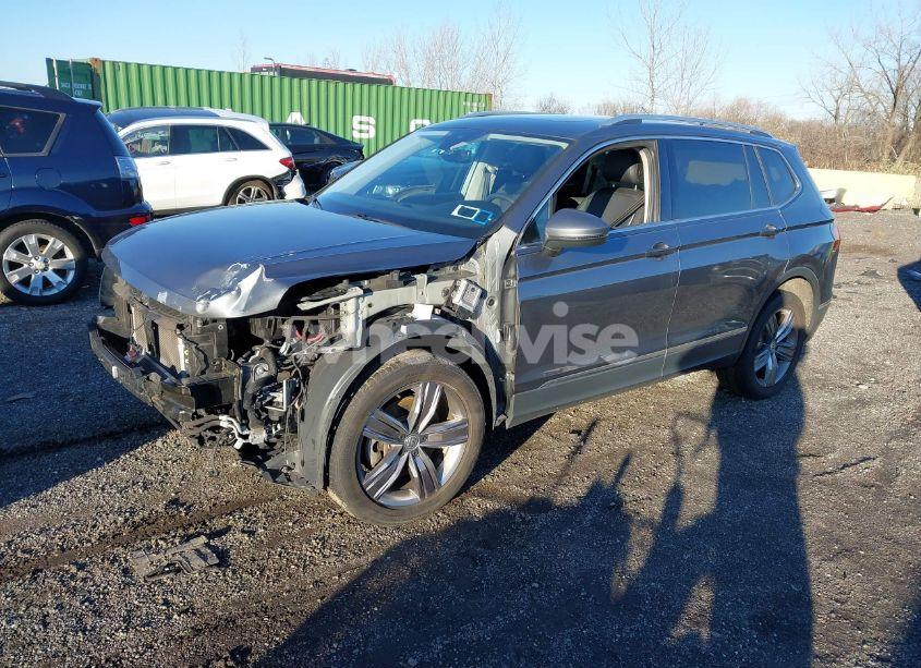 Photo 2 of 2020 Volkswagen Tiguan 2.0T SE/2.0T SE R-LINE BLACK/2.0T SEL (VIN 3VV2B7AXXLM025353)