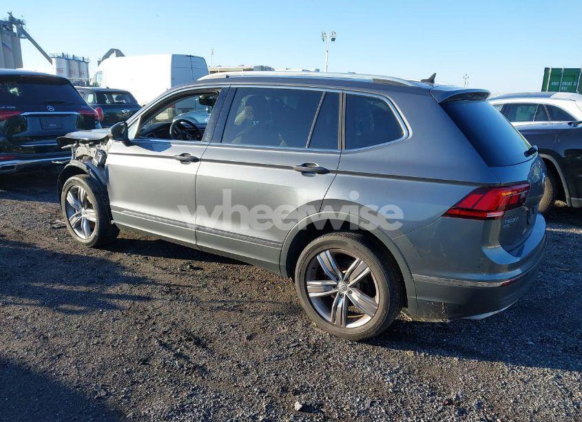 Photo 3 of 2020 Volkswagen Tiguan 2.0T SE/2.0T SE R-LINE BLACK/2.0T SEL (VIN 3VV2B7AXXLM025353)