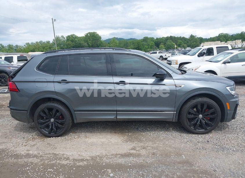 Photo 13 of 2020 Volkswagen Tiguan 2.0T SE/2.0T SE R-LINE BLACK/2.0T SEL (VIN 3VV2B7AXXLM156864)