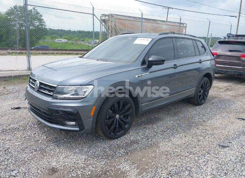 Photo 2 of 2020 Volkswagen Tiguan 2.0T SE/2.0T SE R-LINE BLACK/2.0T SEL (VIN 3VV2B7AXXLM156864)