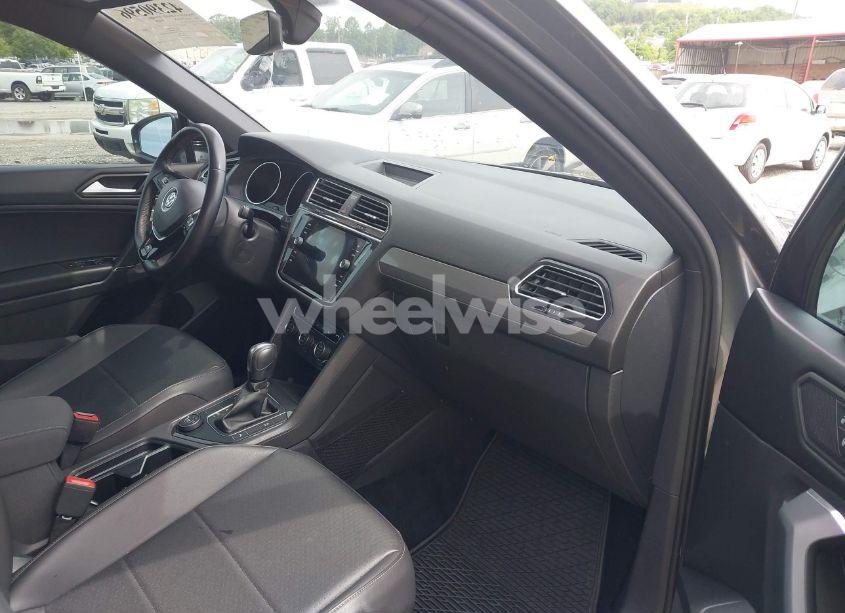 Photo 5 of 2020 Volkswagen Tiguan 2.0T SE/2.0T SE R-LINE BLACK/2.0T SEL (VIN 3VV2B7AXXLM156864)
