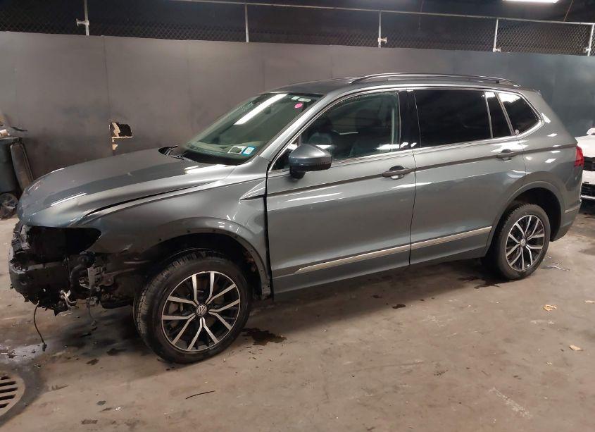Photo 2 of 2021 Volkswagen Tiguan 2.0T SE/2.0T SE R-LINE BLACK/2.0T SEL (VIN 3VV2B7AXXMM090964)