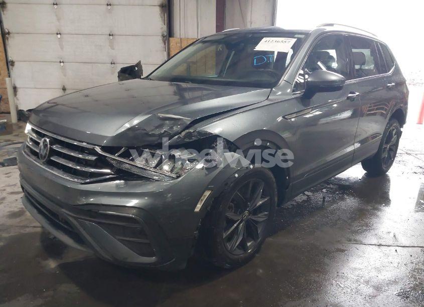 Photo 2 of 2022 Volkswagen Tiguan 2.0T SE (VIN 3VV2B7AXXNM019667)