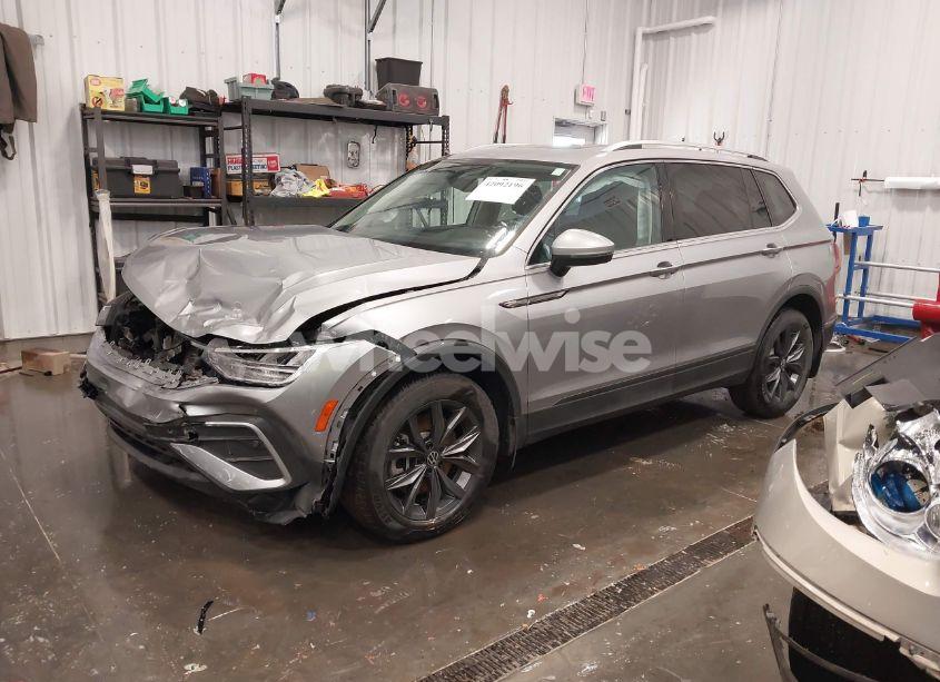 Photo 2 of 2022 Volkswagen Tiguan 2.0T SE (VIN 3VV2B7AXXNM059957)