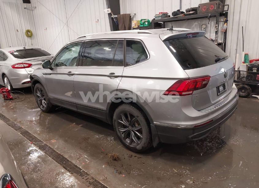 Photo 3 of 2022 Volkswagen Tiguan 2.0T SE (VIN 3VV2B7AXXNM059957)